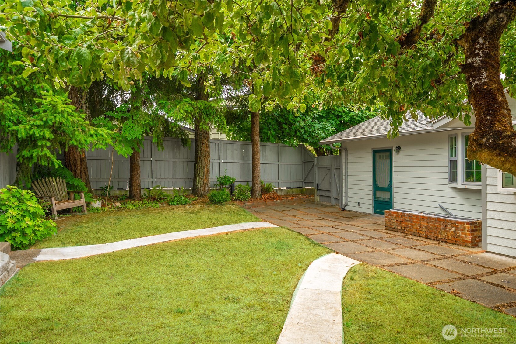 4213 N Highland Avenue