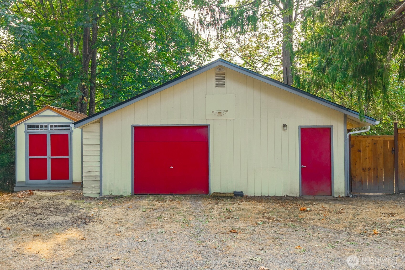 1242 Lidstrom Road E