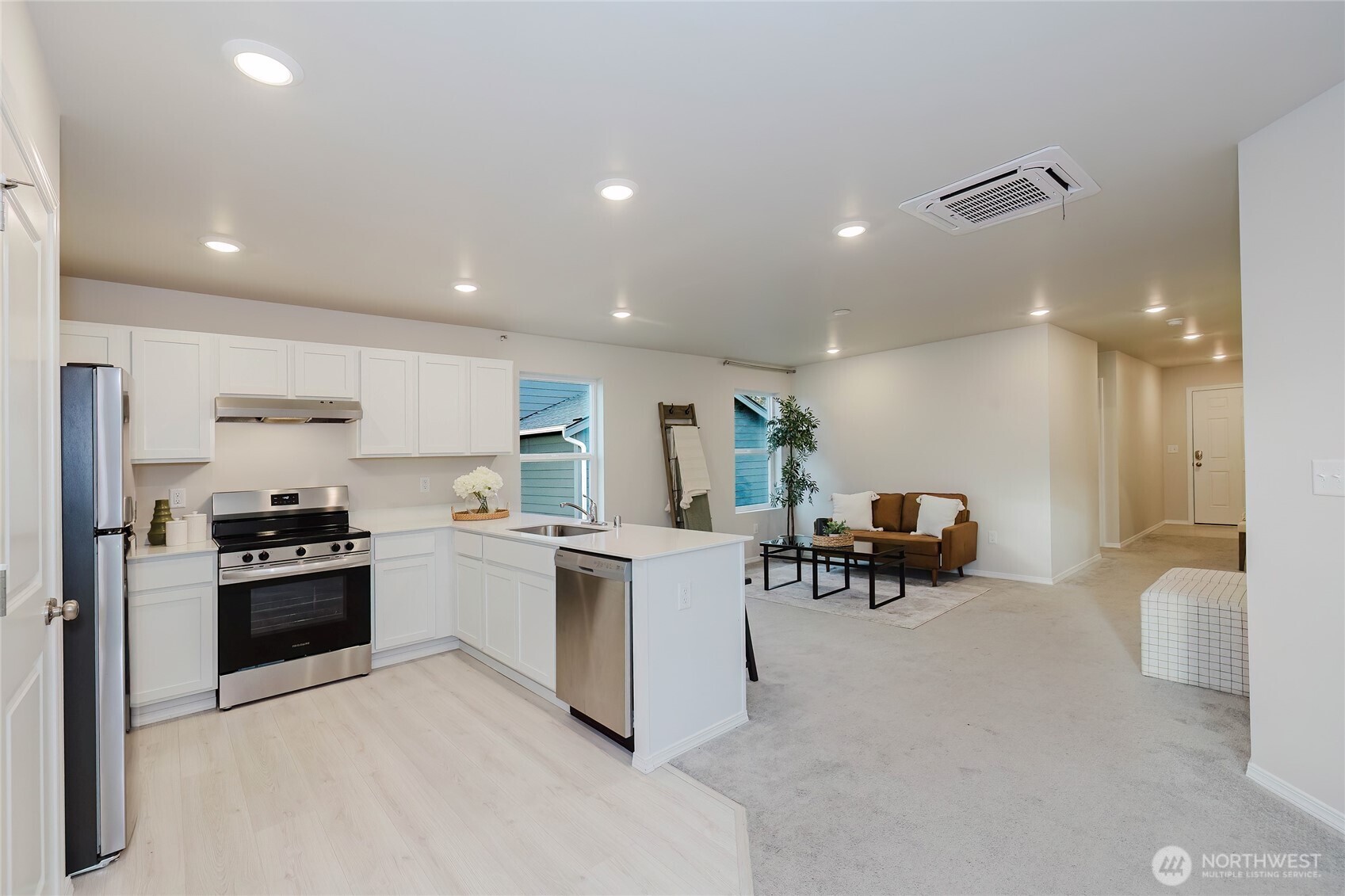 240 NE Olympic Ridge