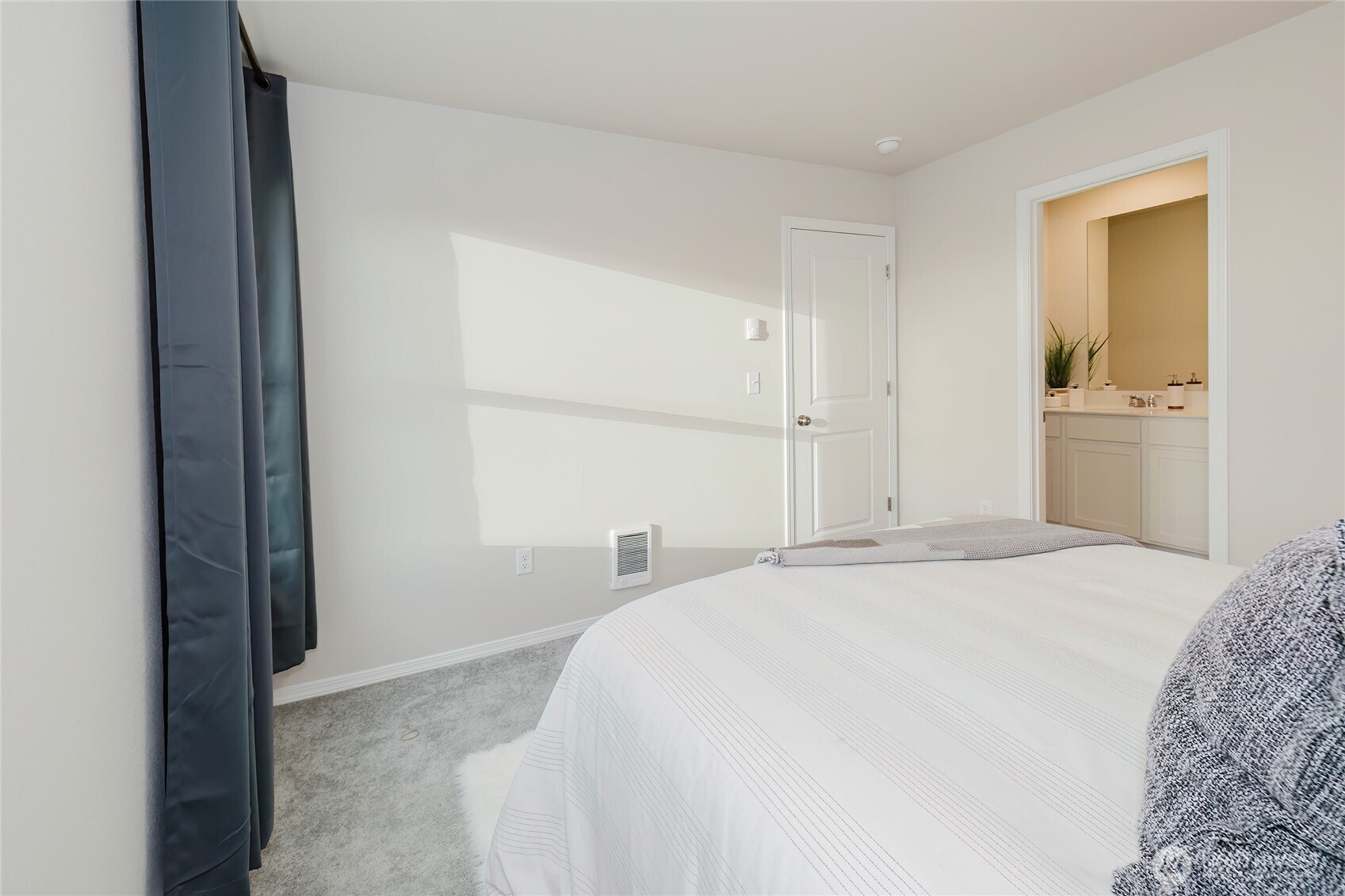 240 NE Olympic Ridge