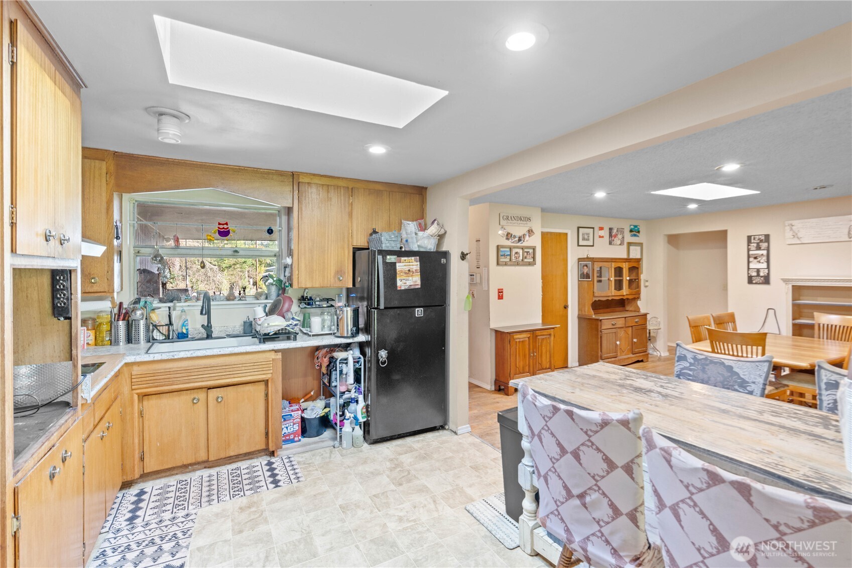 22415 Military Road S