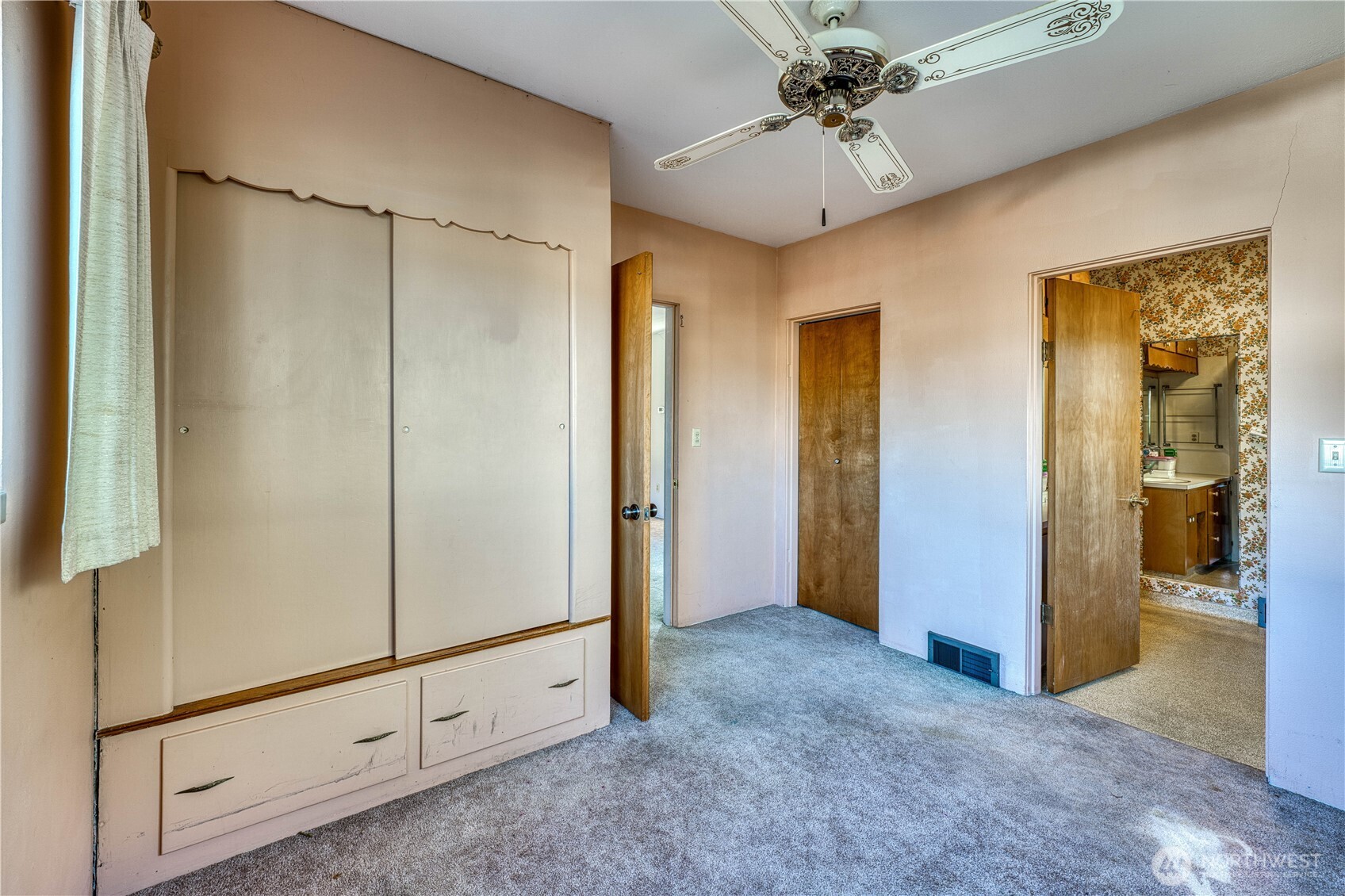 6126 S Thompson Avenue