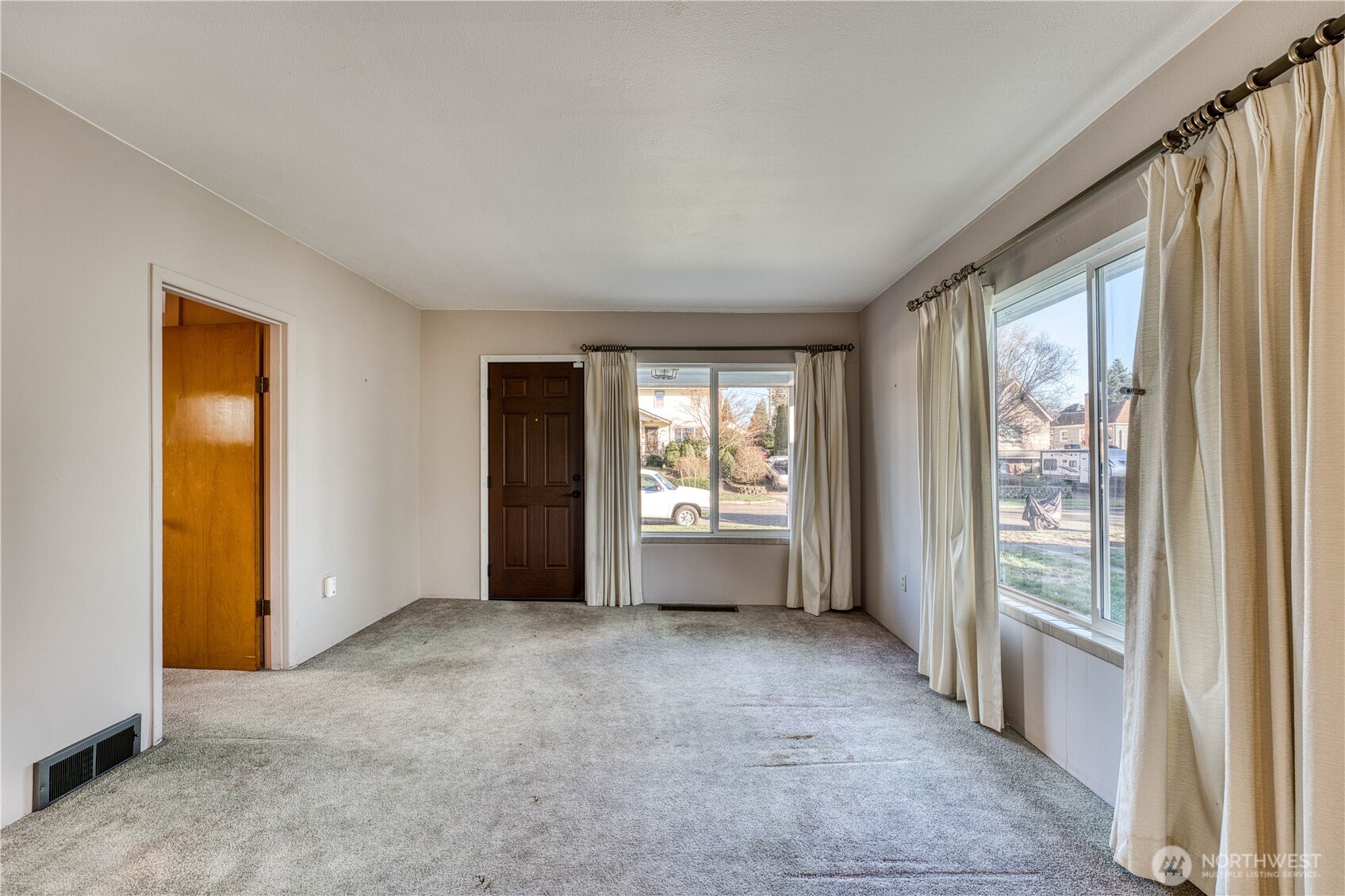 6126 S Thompson Avenue