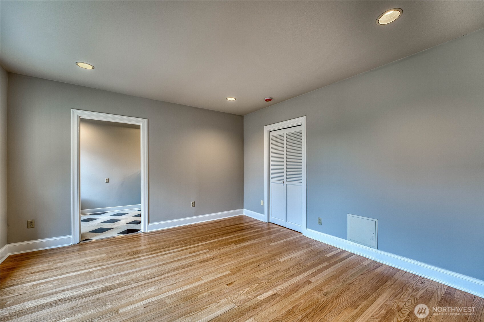 5810 Cowen Place NE Unit: 301