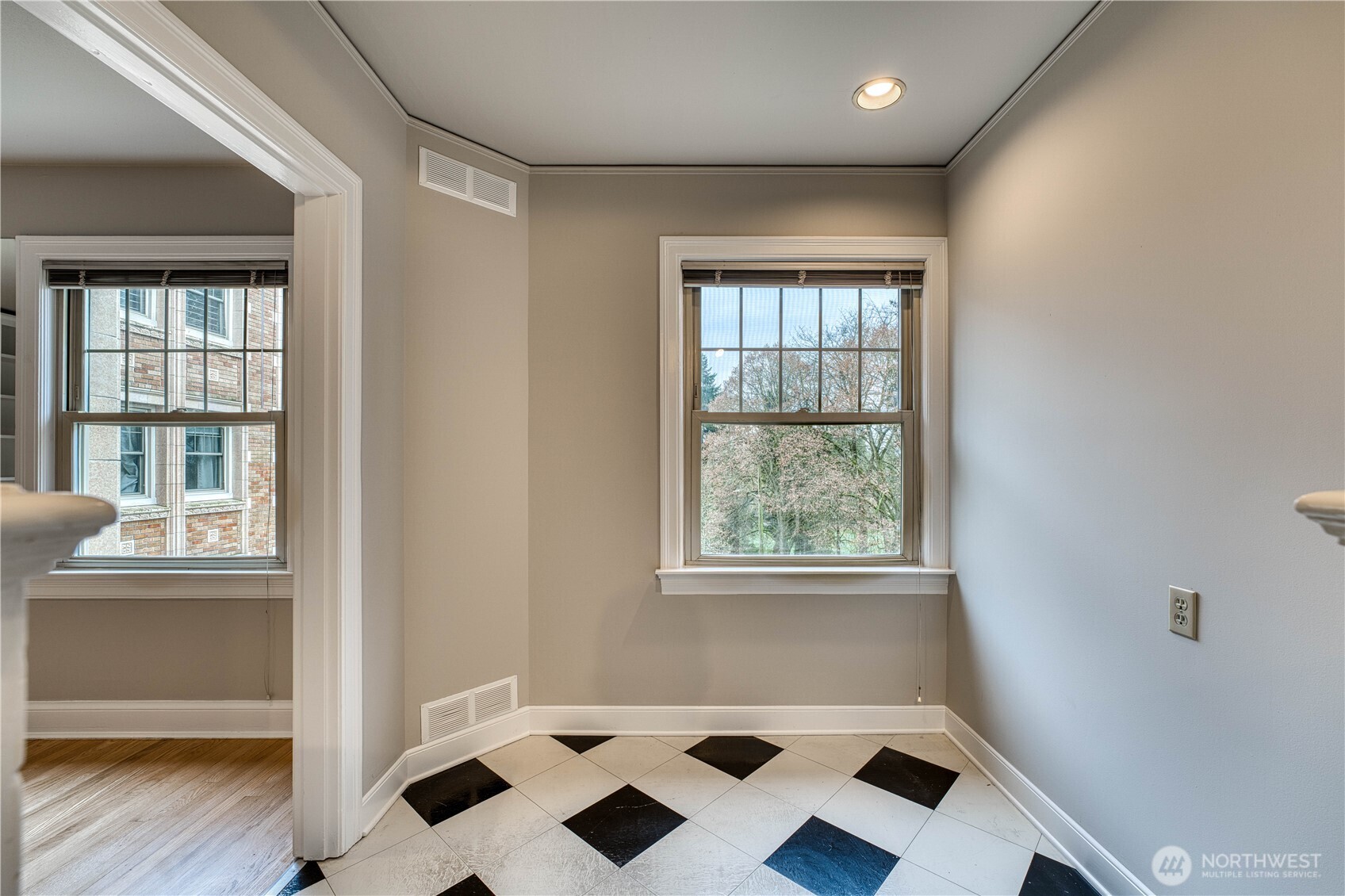 5810 Cowen Place NE Unit: 301