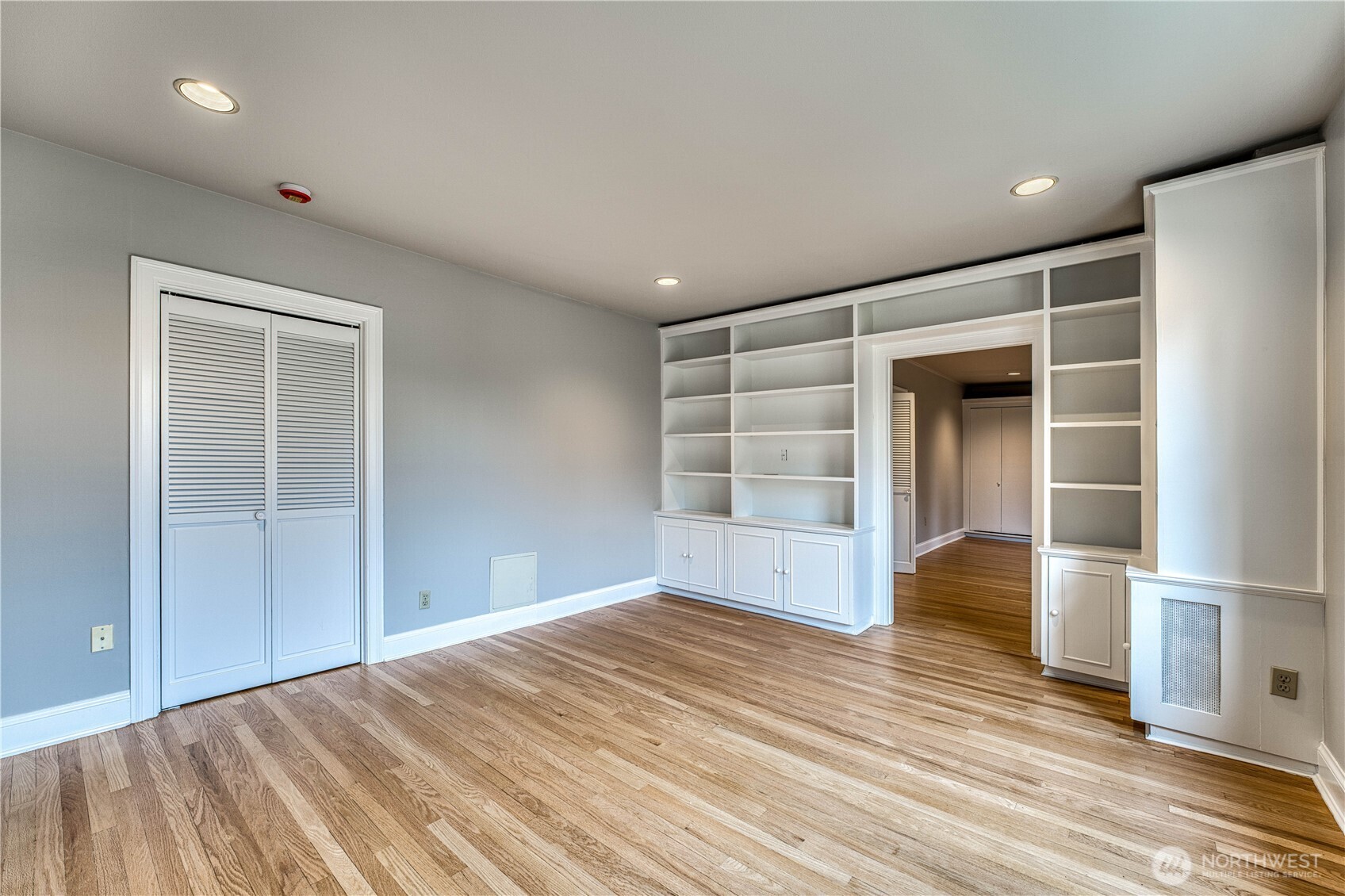 5810 Cowen Place NE Unit: 301