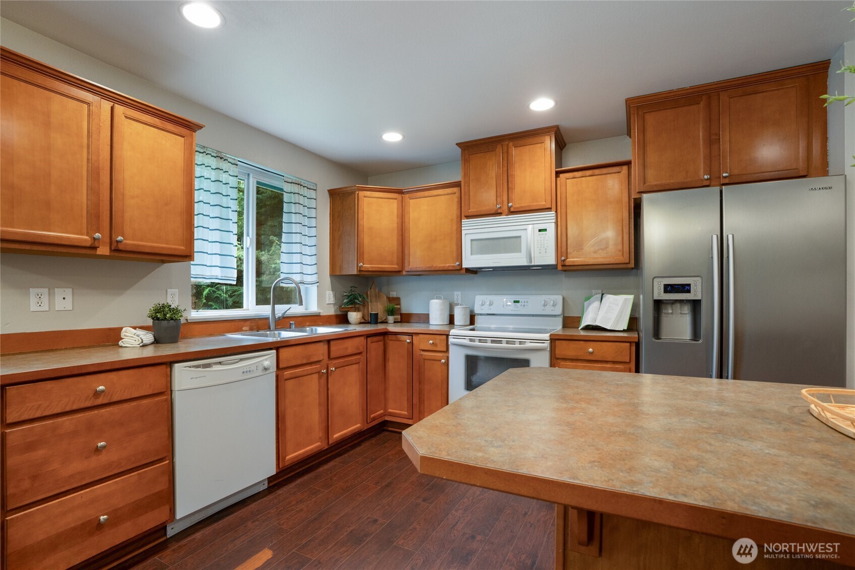 4201 Robinson Road NE