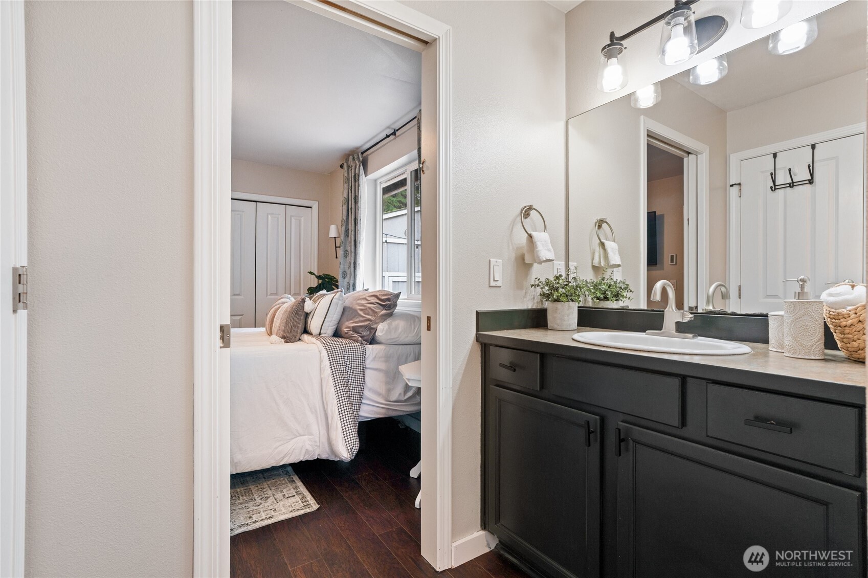 4201 Robinson Road NE