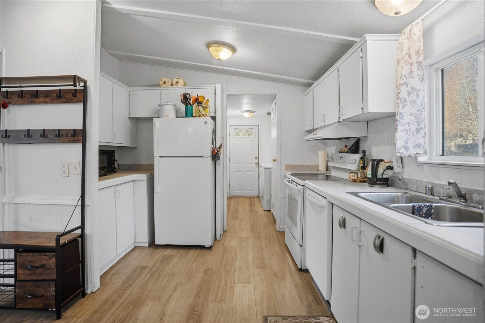 441 NE Schooner Loop