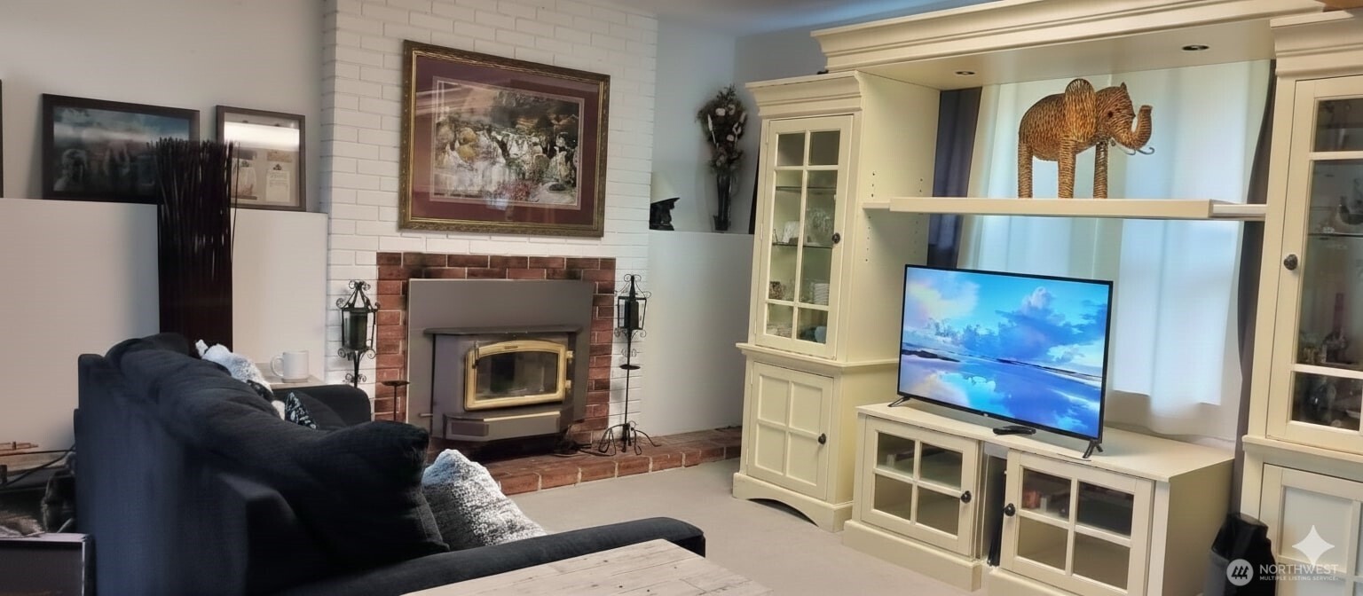 7655 Forest Ridge Drive NE