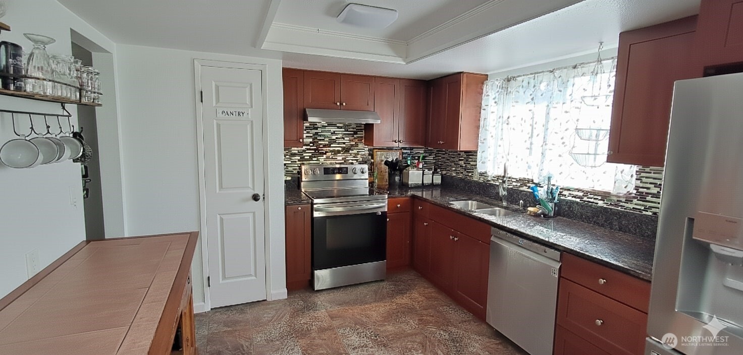 7655 Forest Ridge Drive NE