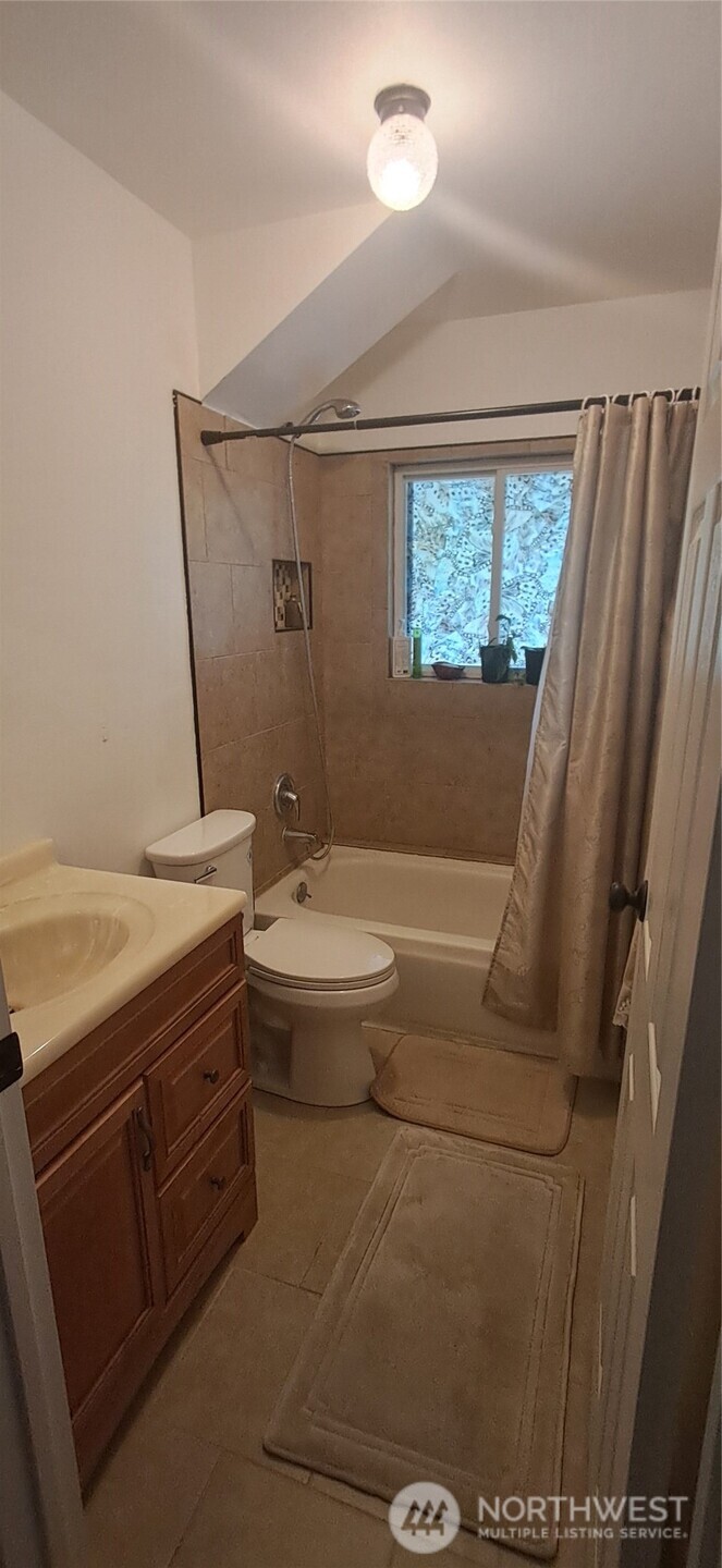 7655 Forest Ridge Drive NE