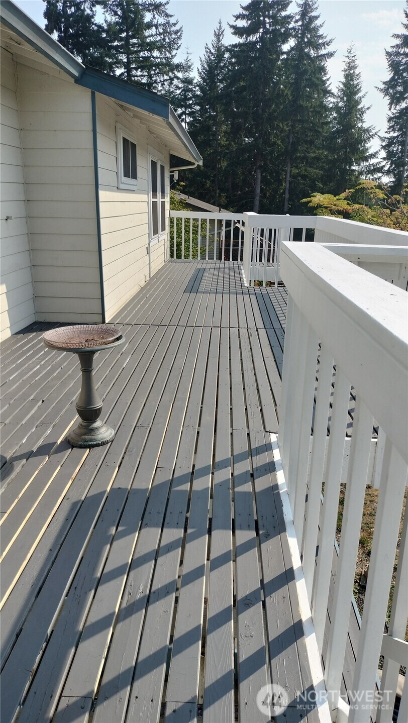 7655 Forest Ridge Drive NE