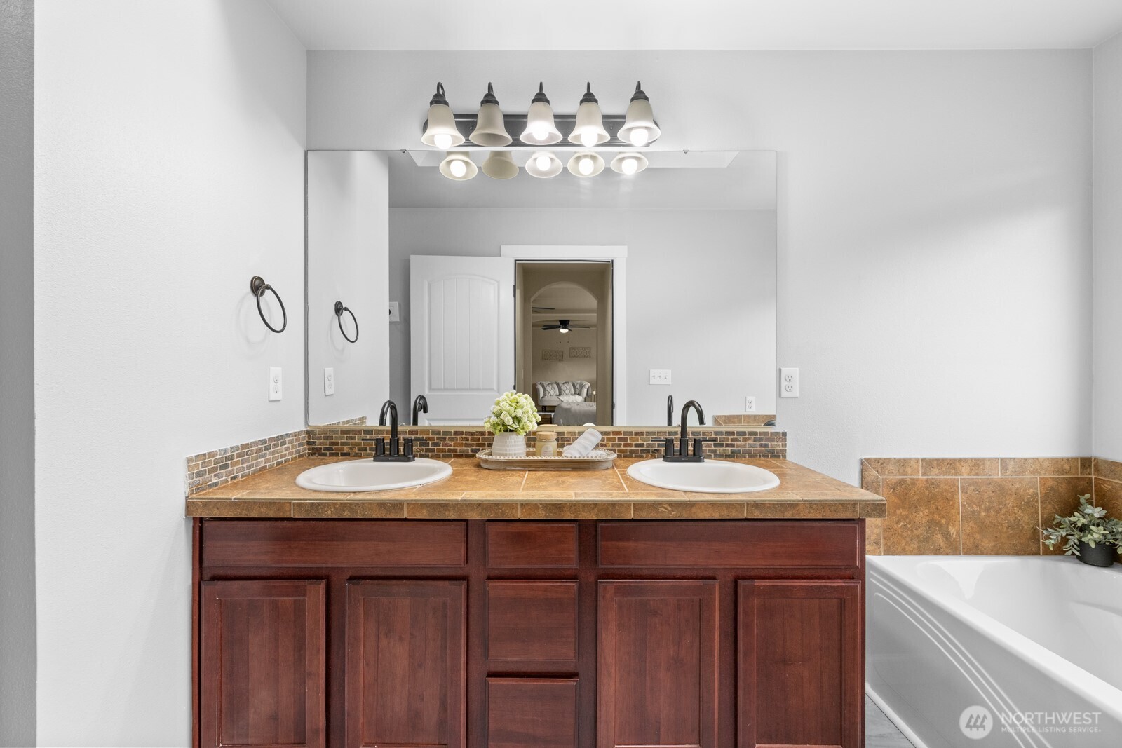 3815 Southlake Drive SE