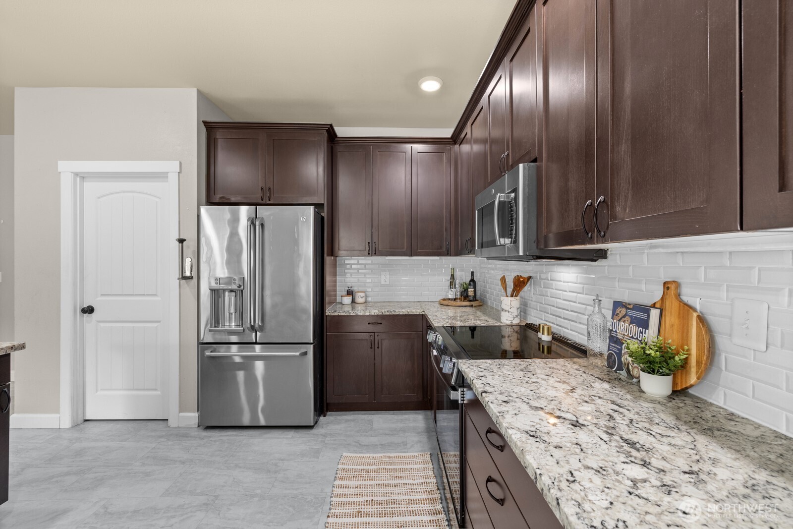 3815 Southlake Drive SE