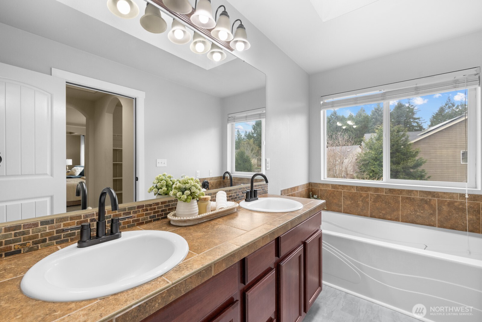 3815 Southlake Drive SE