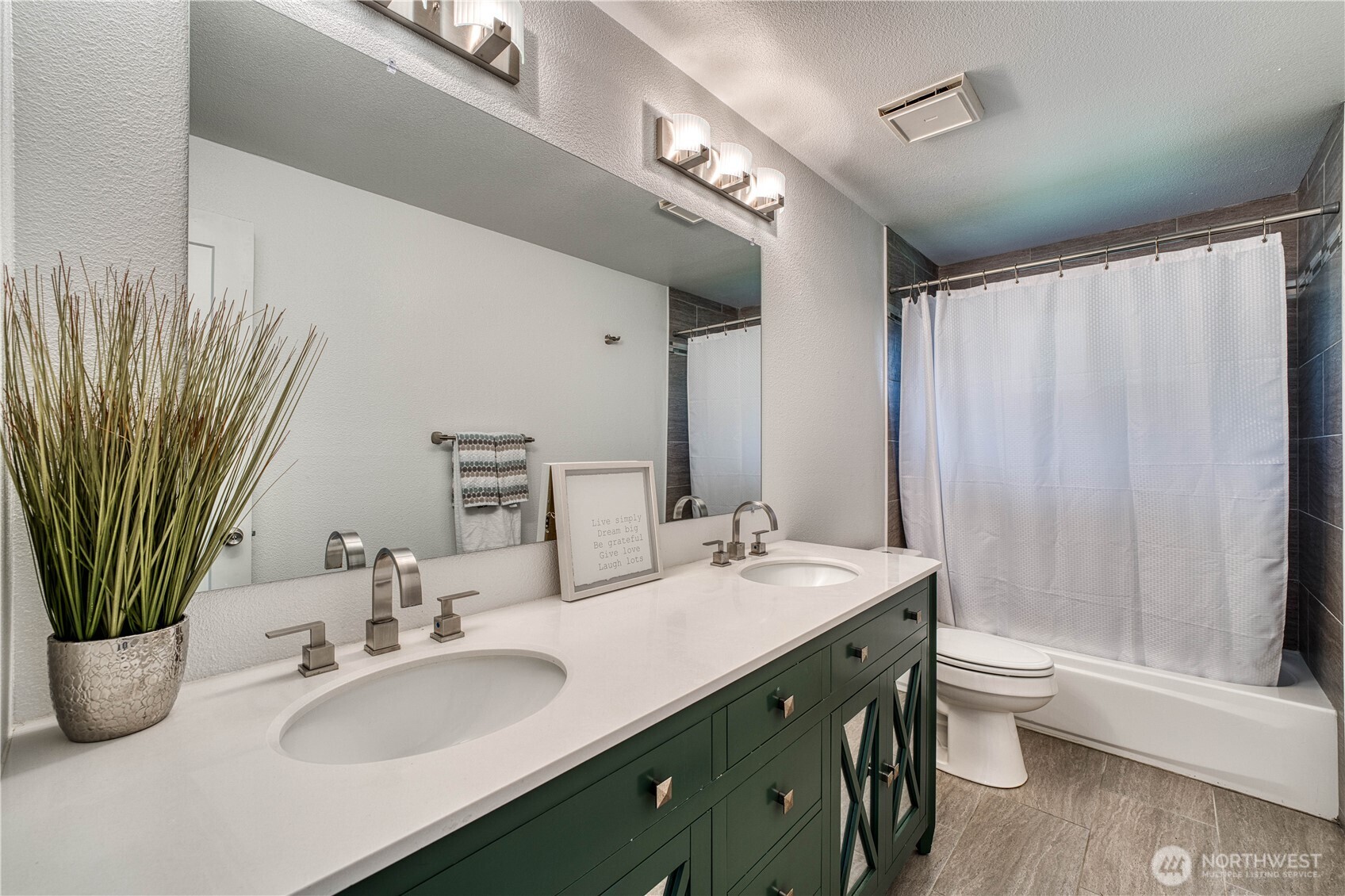 7048 NE Treemont Court