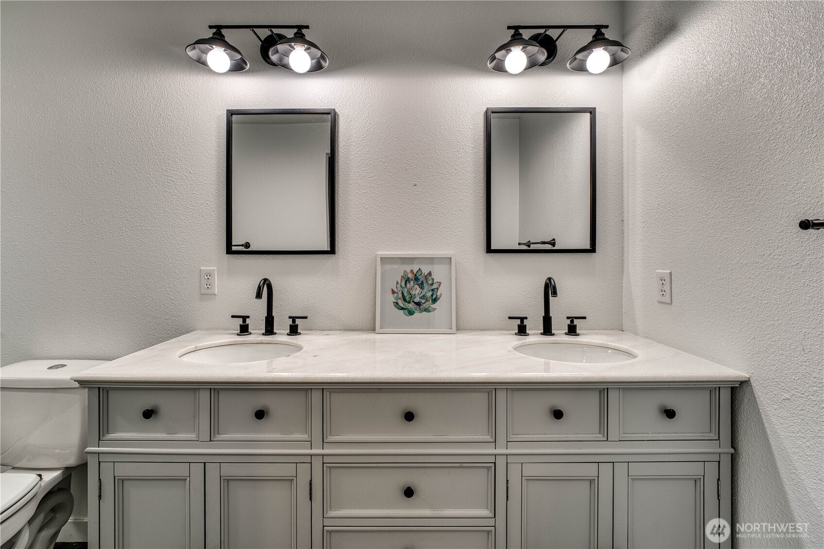 7048 NE Treemont Court