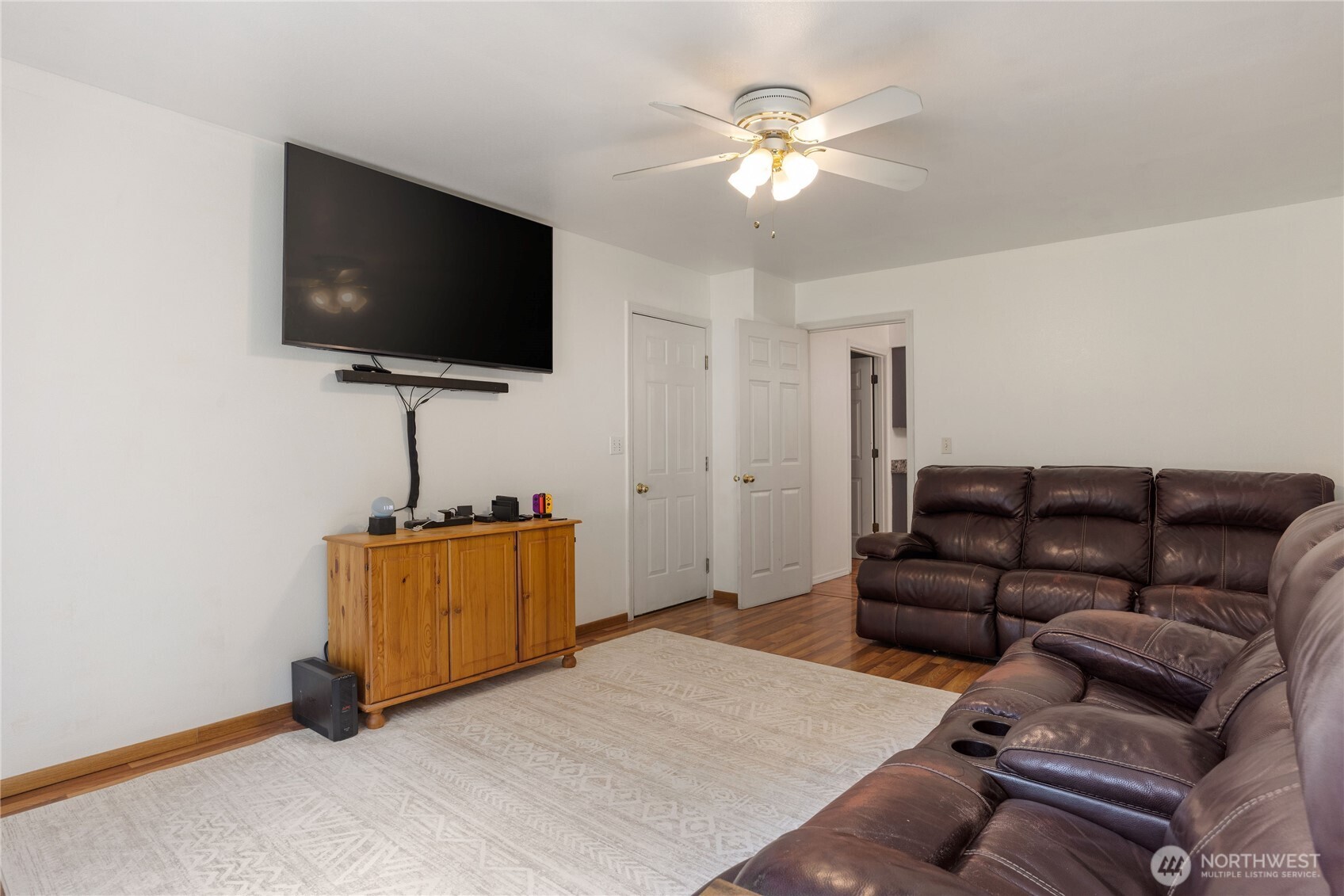 2275 Northlake Way NW