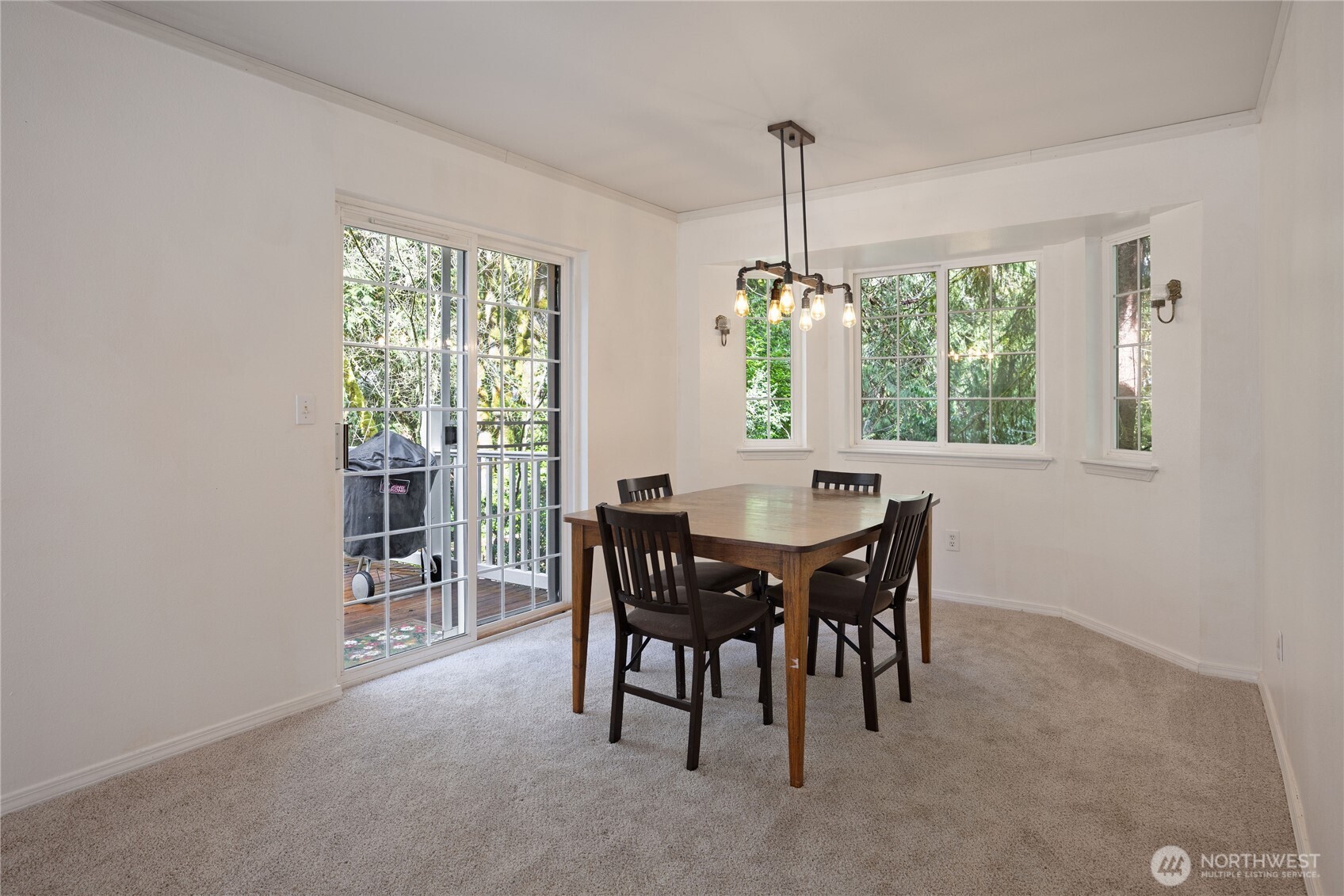 2275 Northlake Way NW