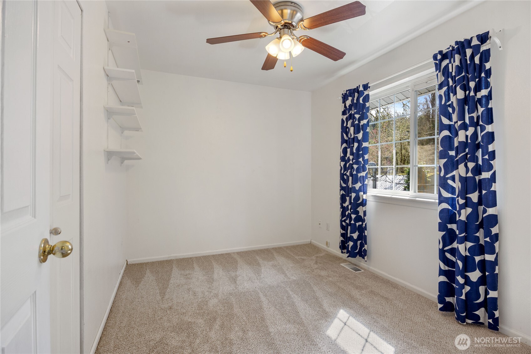 2275 Northlake Way NW