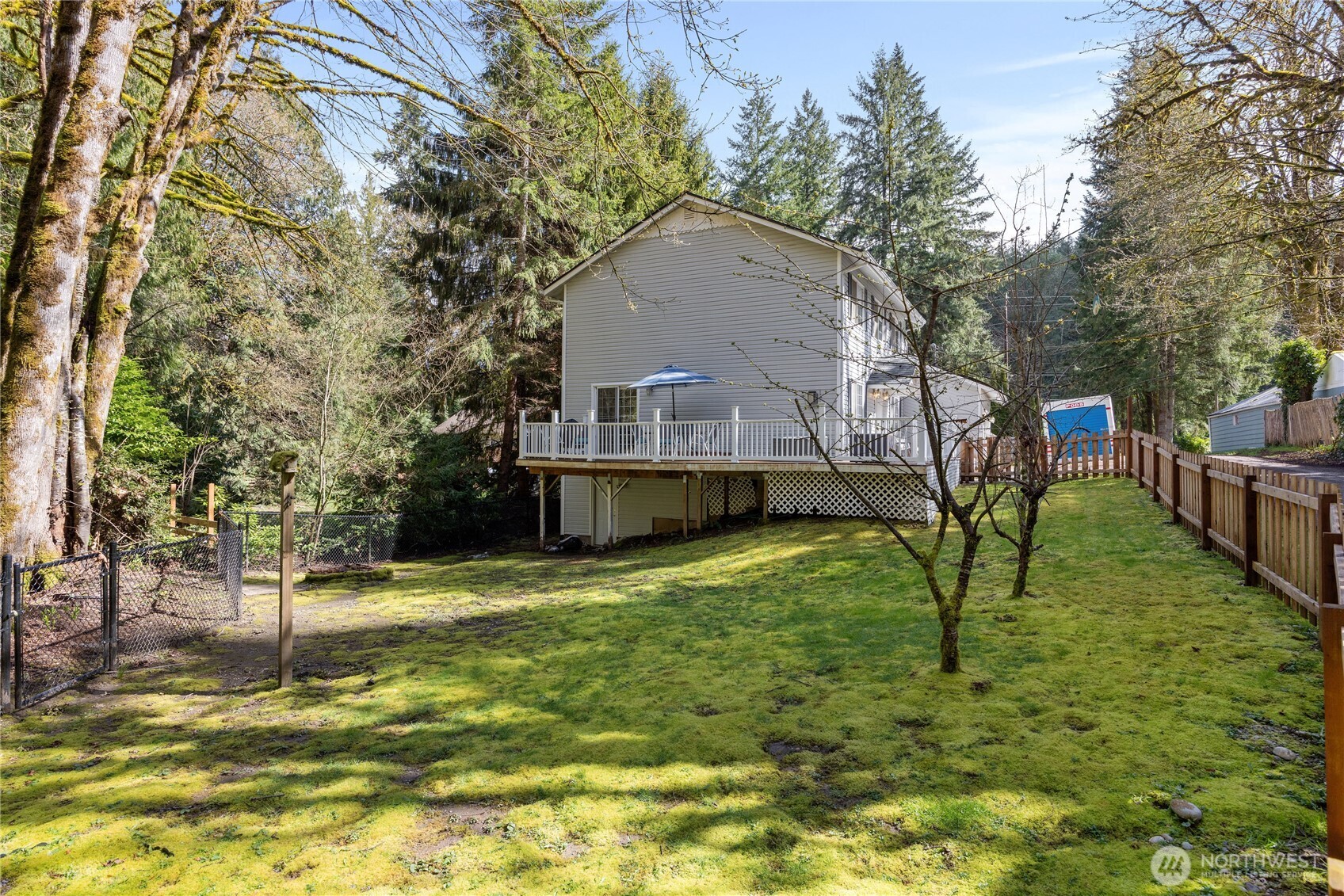 2275 Northlake Way NW