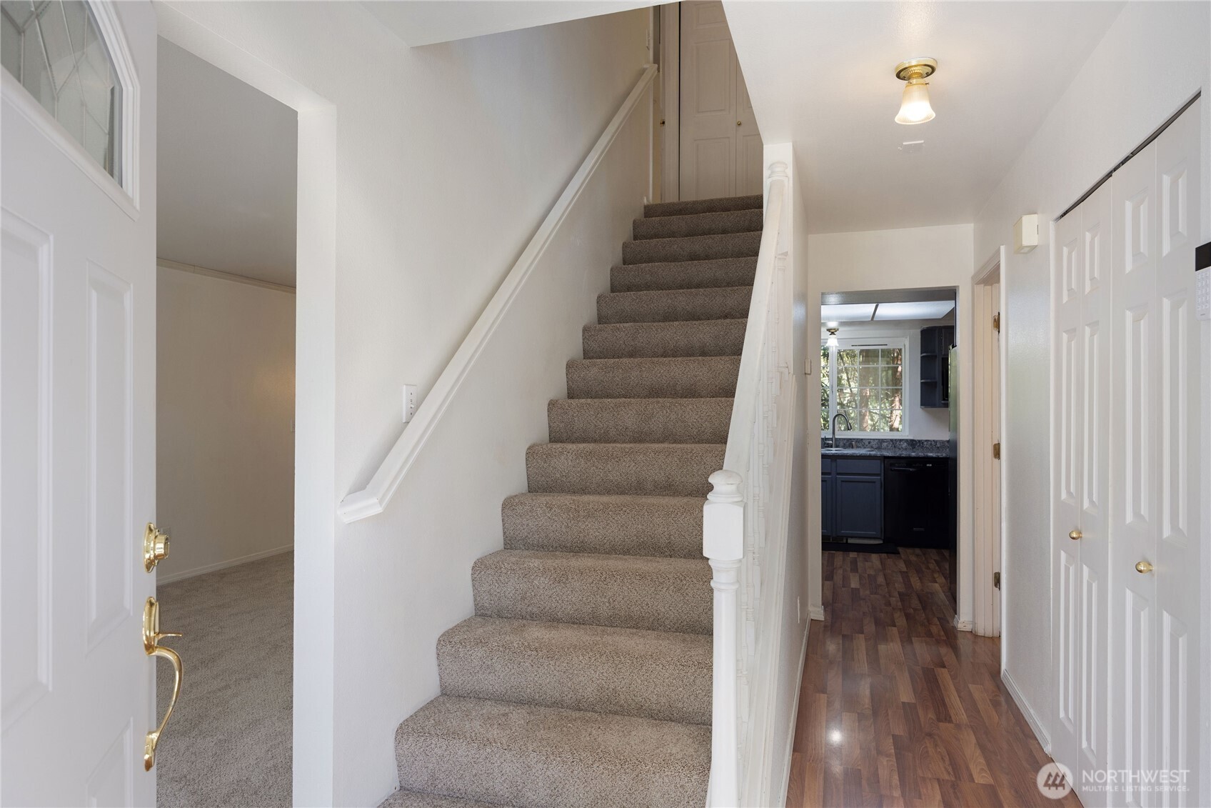 2275 Northlake Way NW