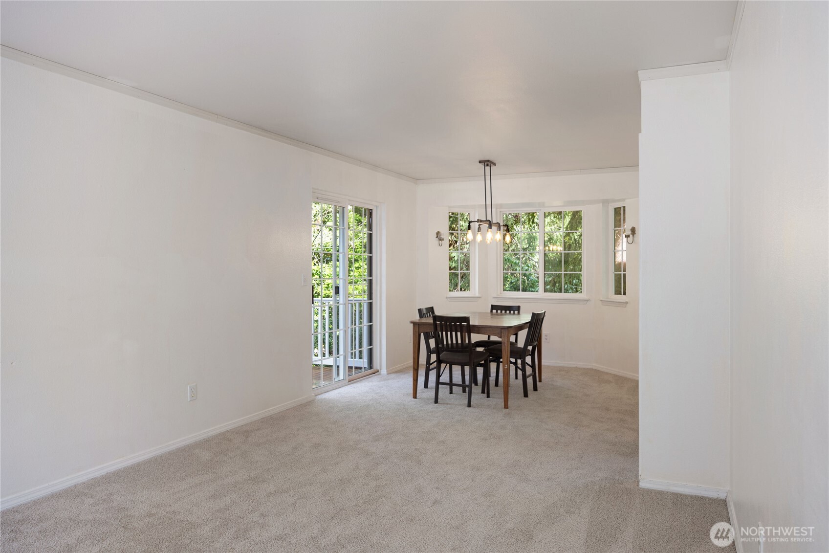 2275 Northlake Way NW