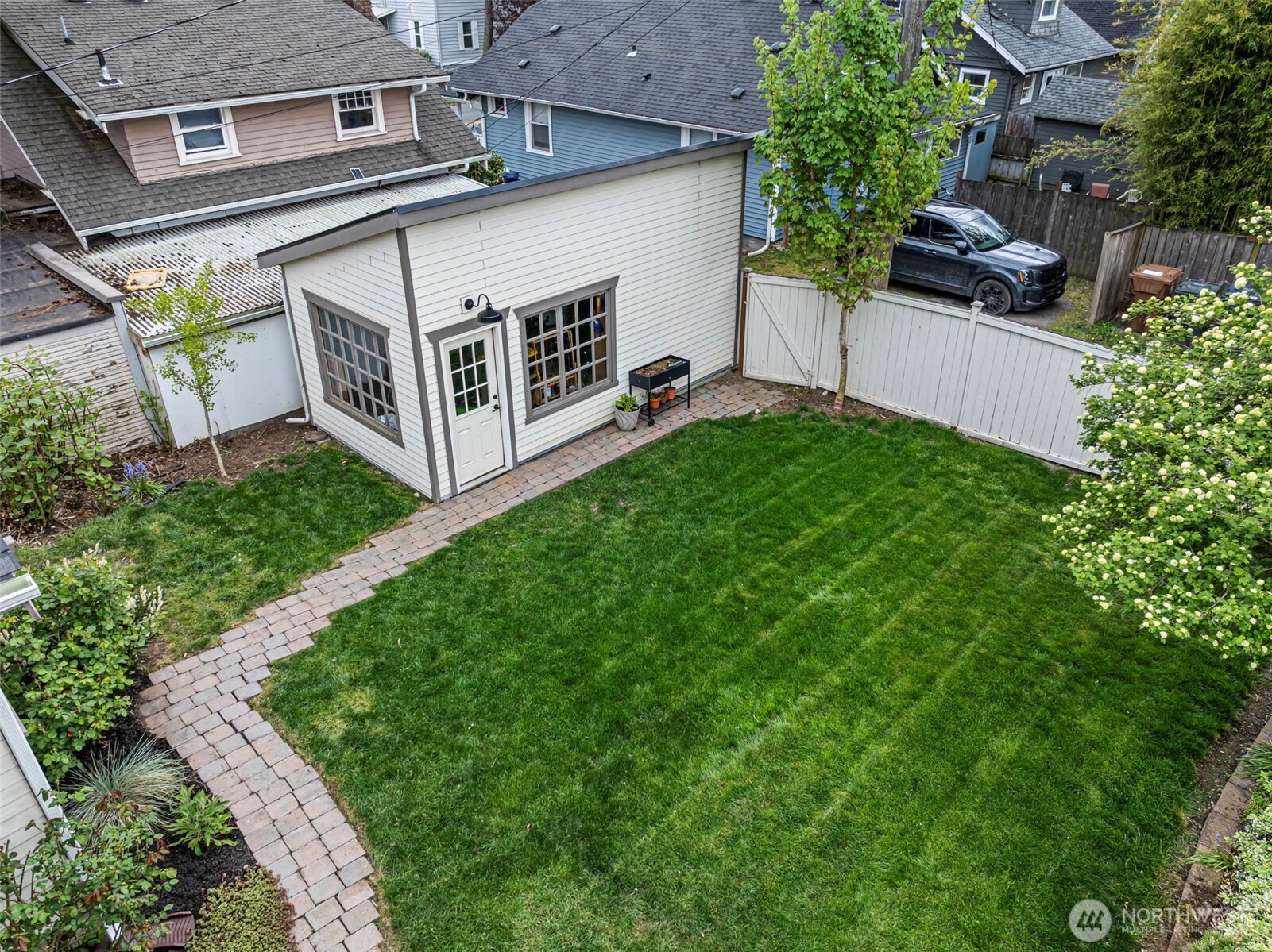 3208 N 9th Street