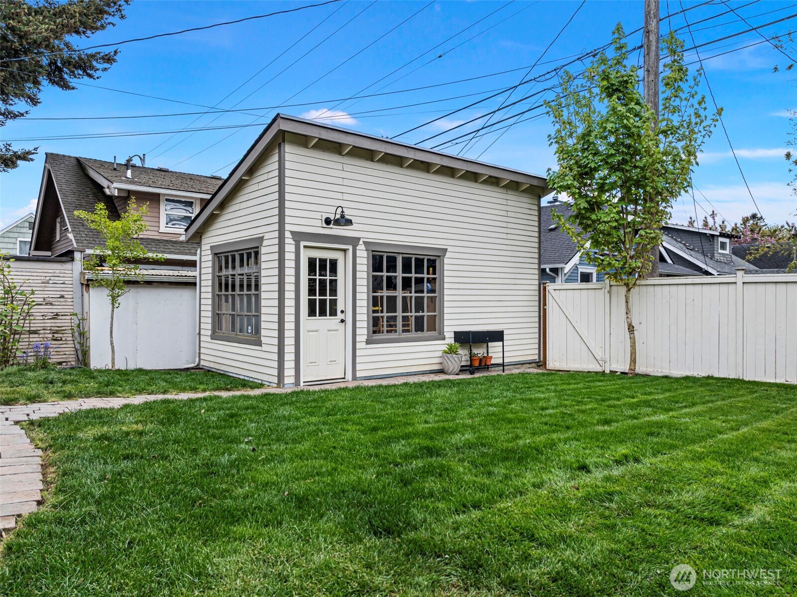 3208 N 9th Street