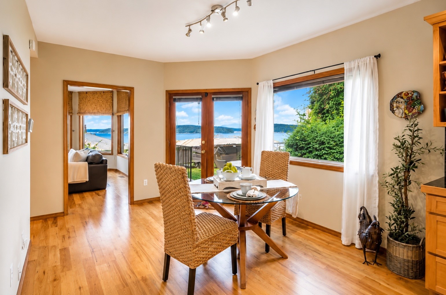 41 Leschi Drive