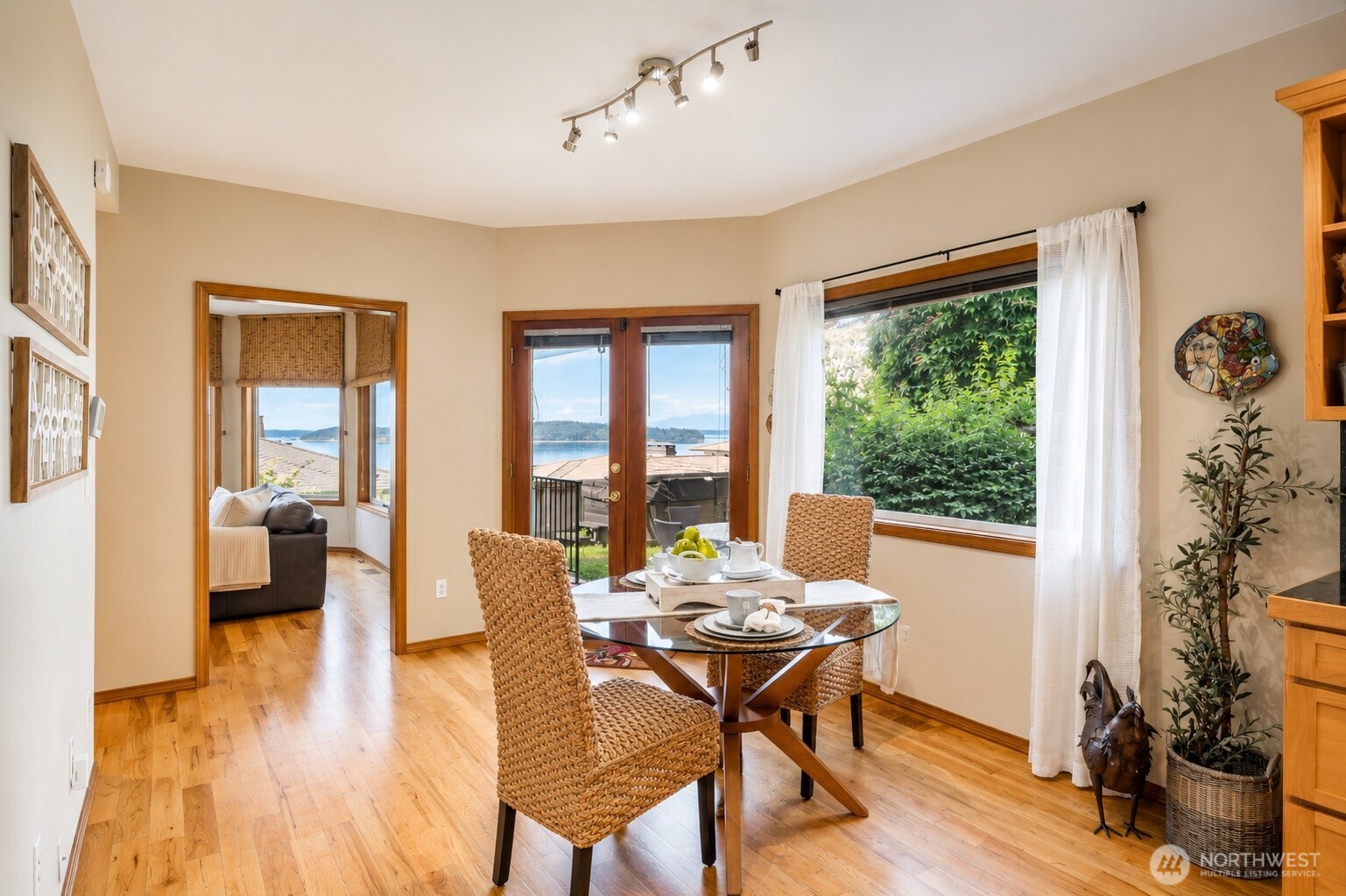 41 Leschi Drive