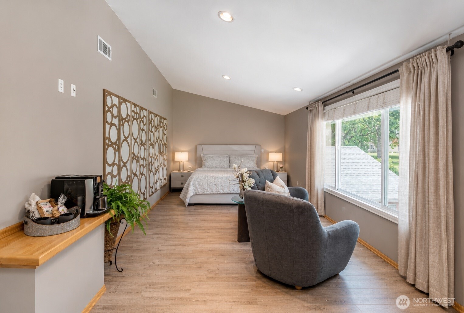 8614 Zircon Drive SW