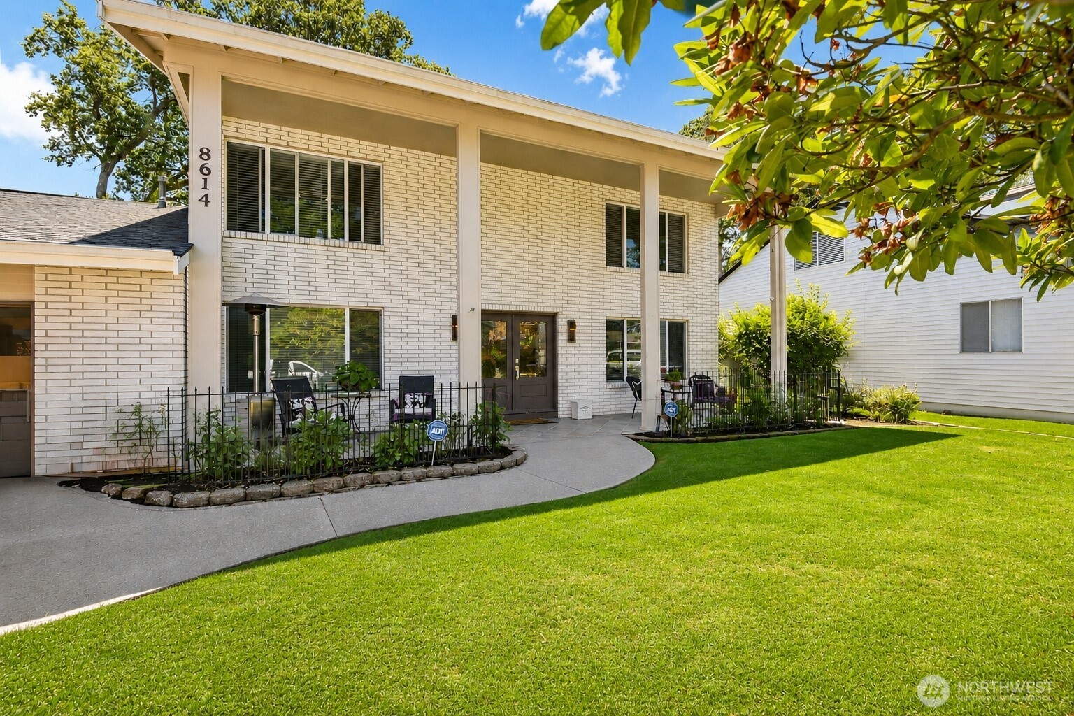 8614 Zircon Drive SW