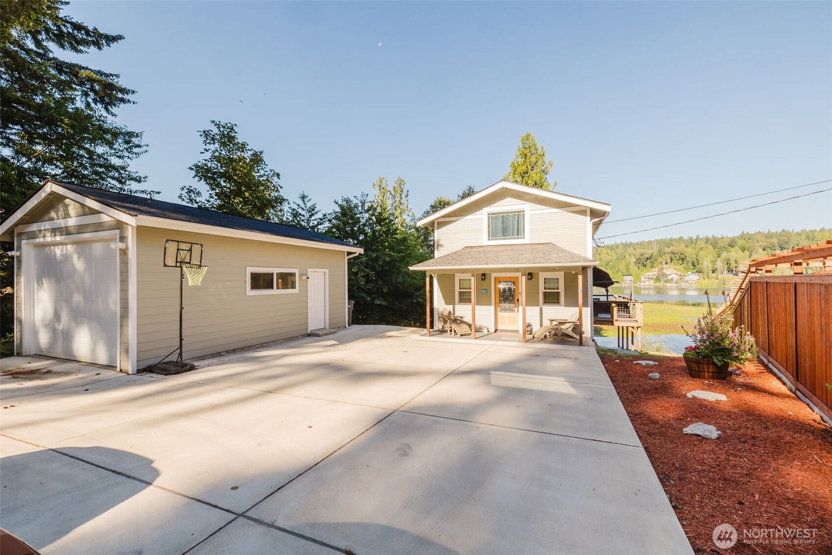 8022 Long Lake Road SE