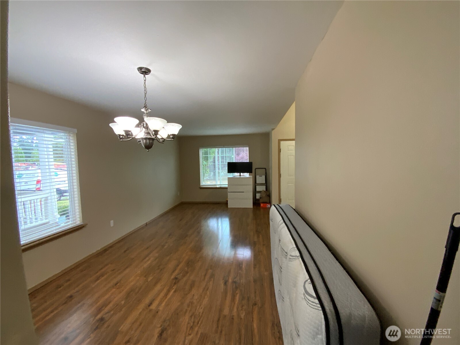 1606 185th Street E