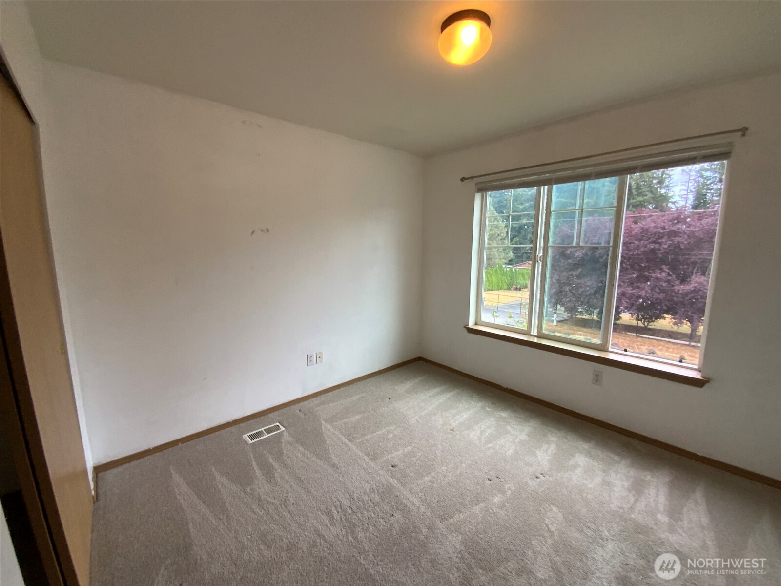 1606 185th Street E