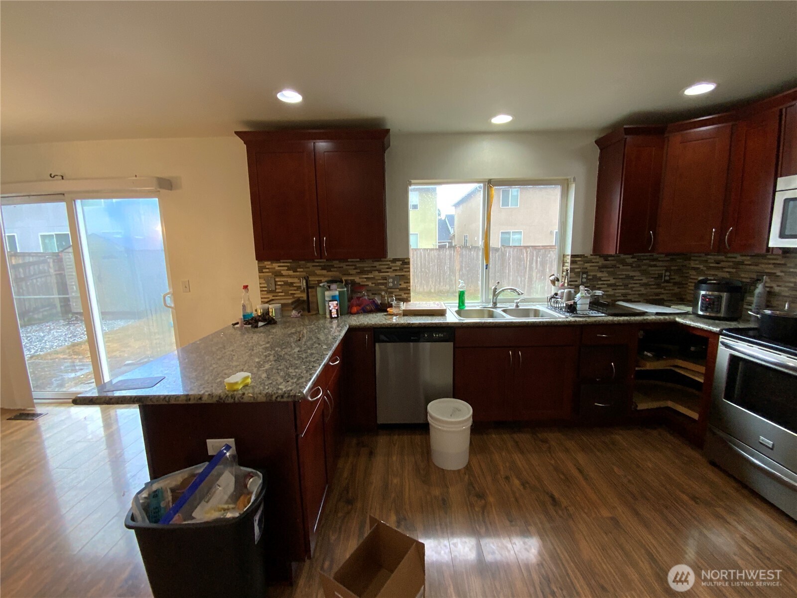 1606 185th Street E
