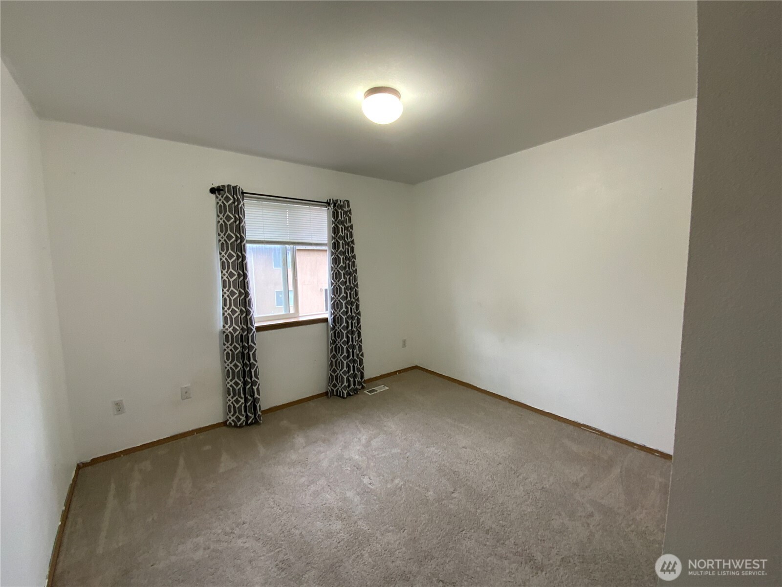 1606 185th Street E