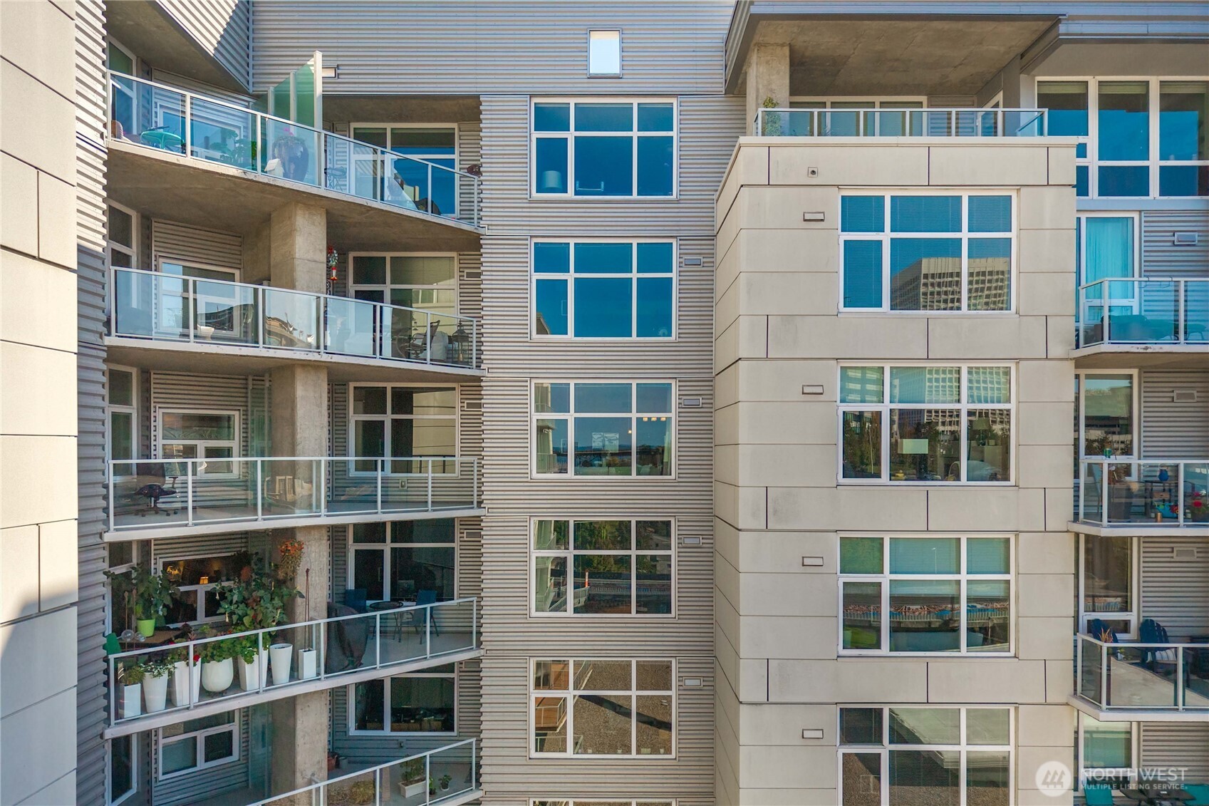 1515 Dock Street Unit: 706