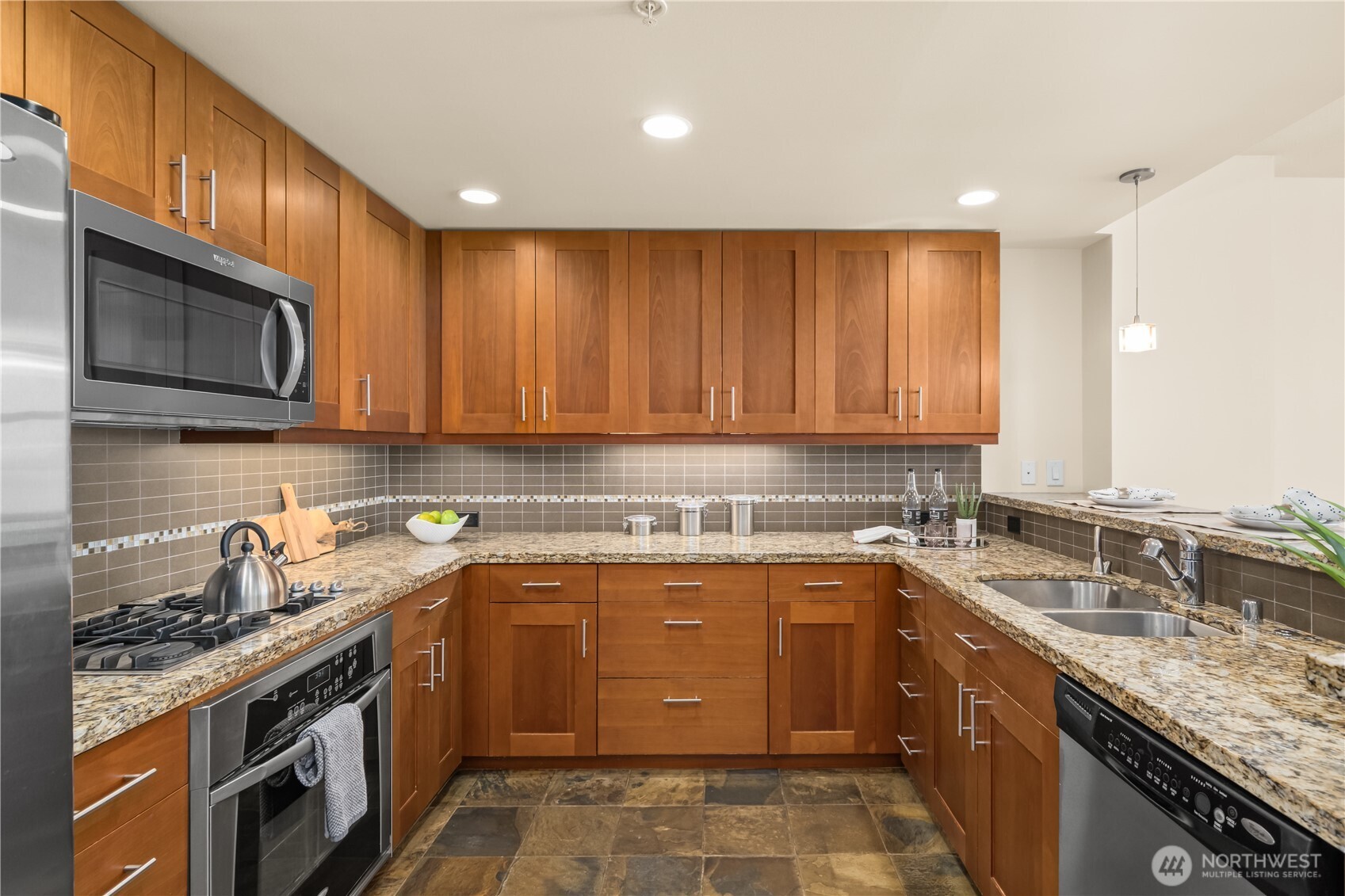 1515 Dock Street Unit: 706