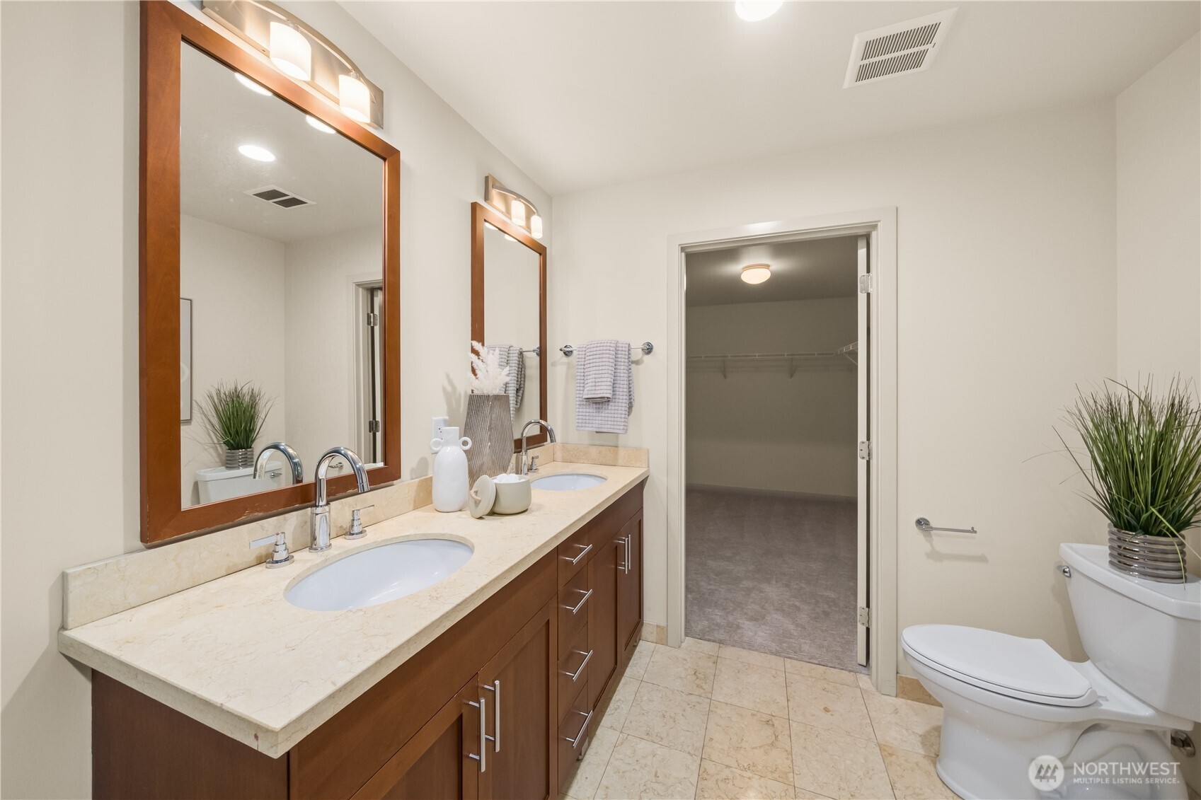 1515 Dock Street Unit: 706