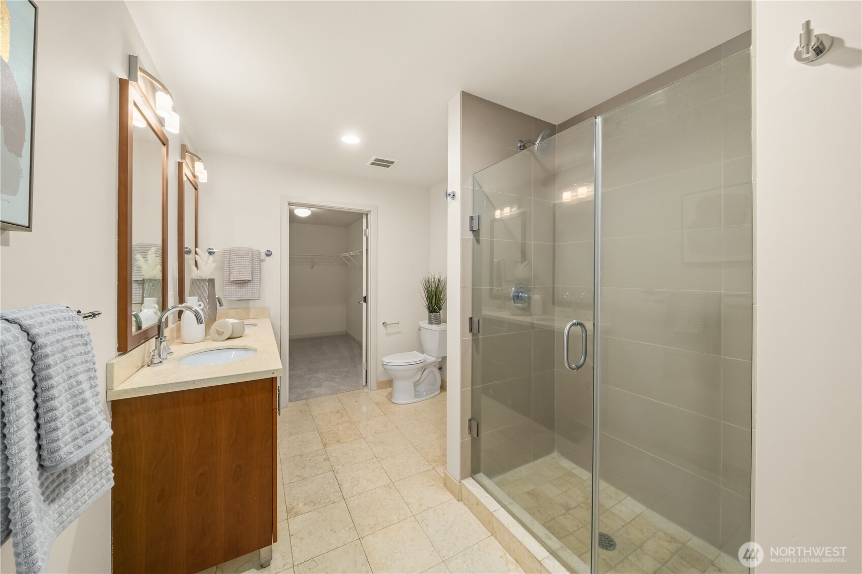1515 Dock Street Unit: 706