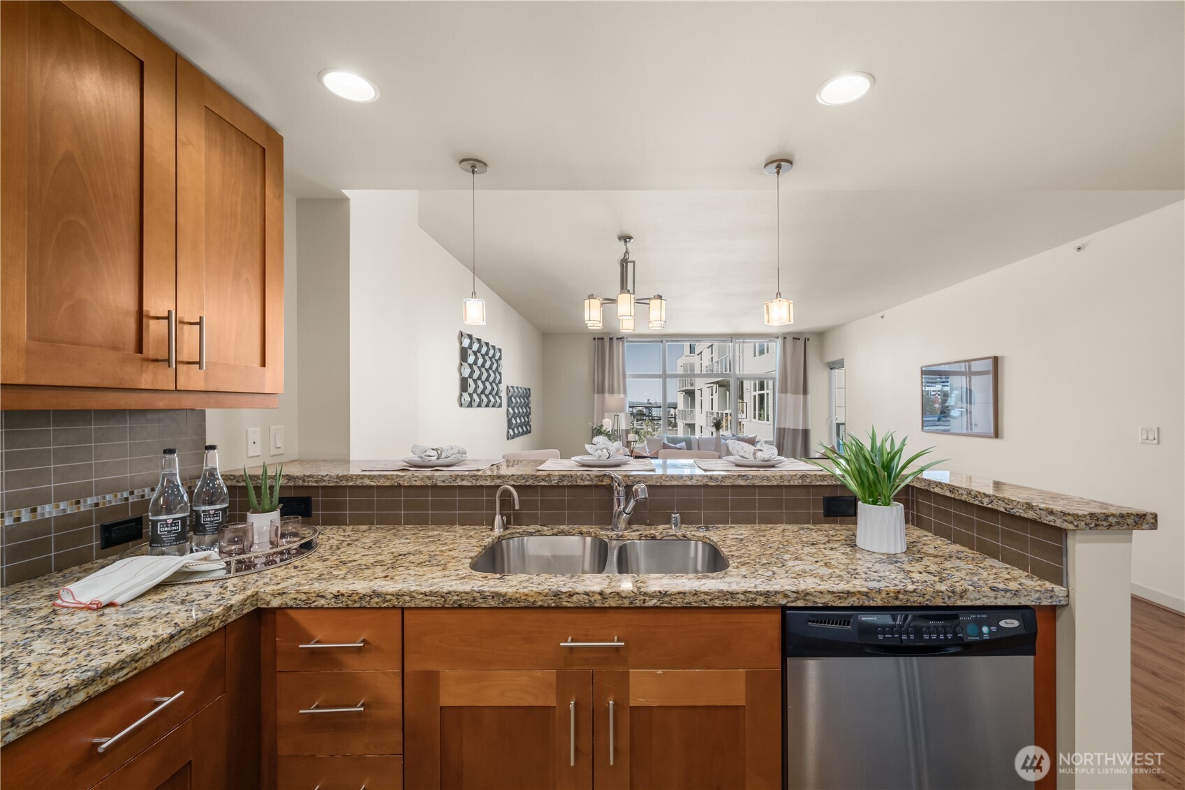 1515 Dock Street Unit: 706