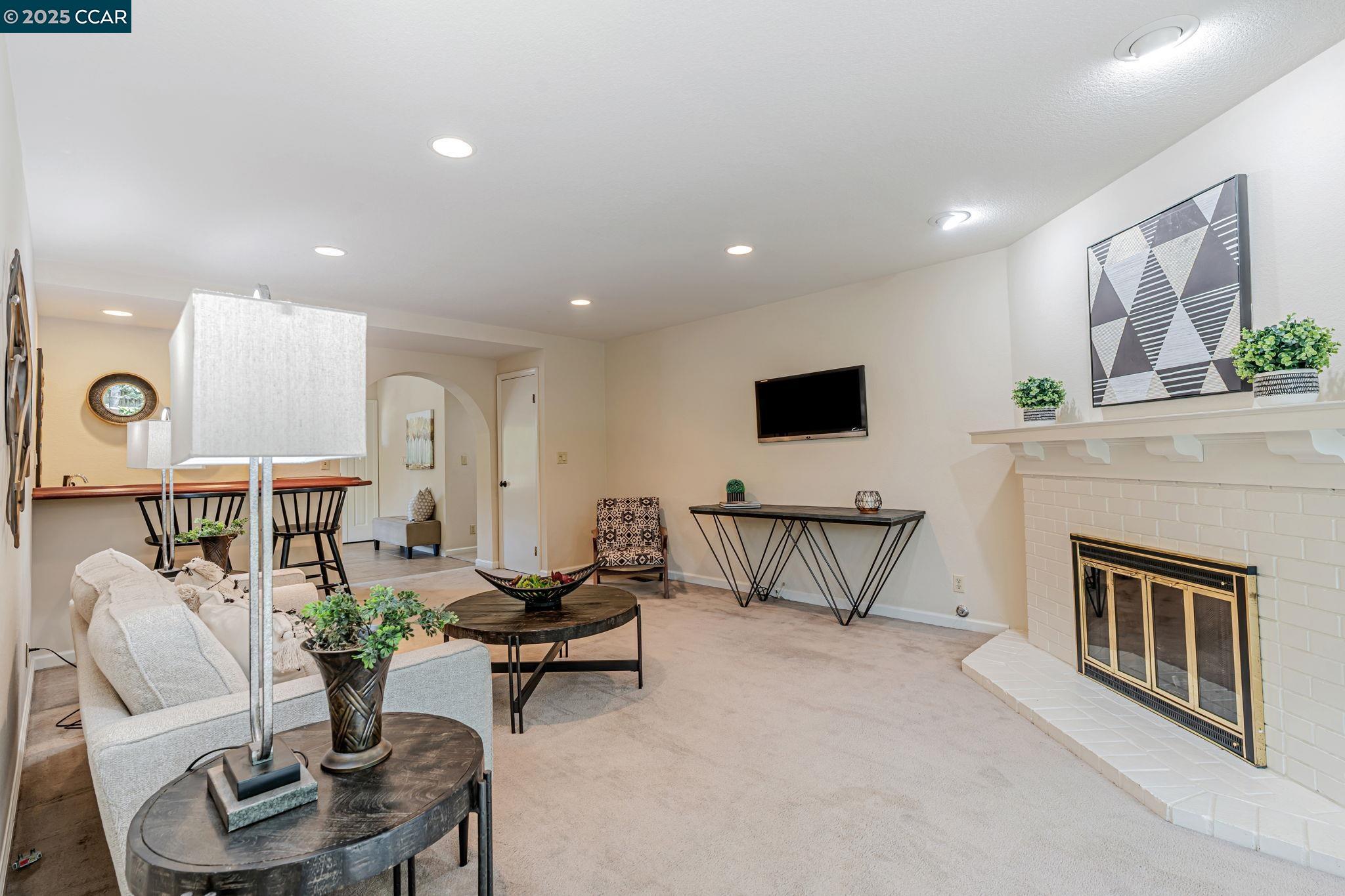 4095 Dunbarton Cir