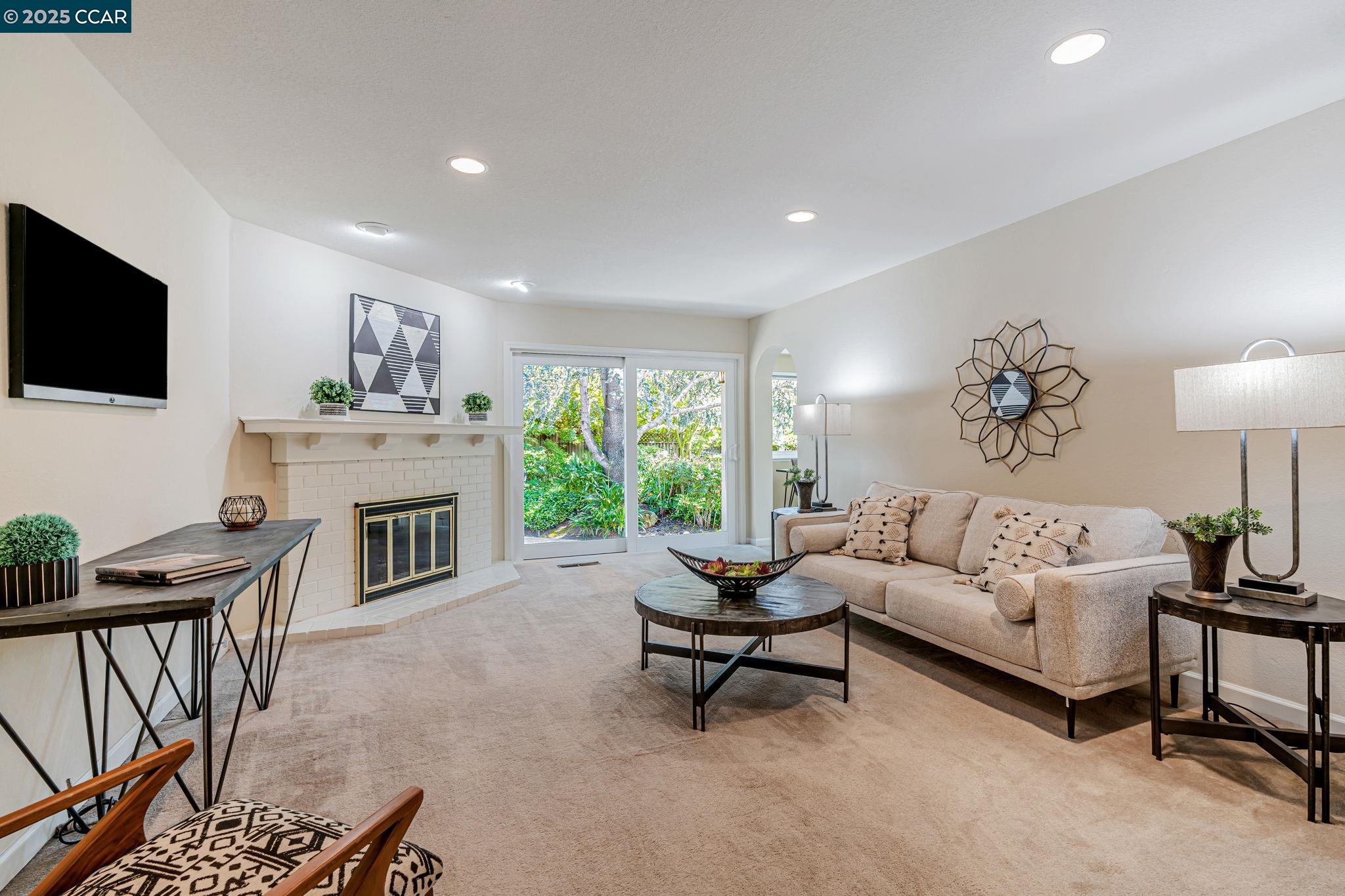 4095 Dunbarton Cir