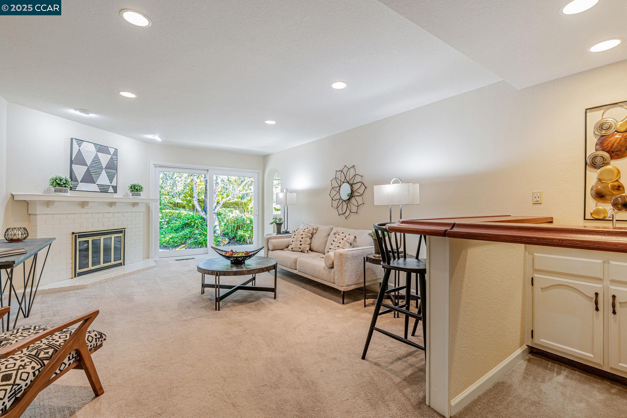 4095 Dunbarton Cir