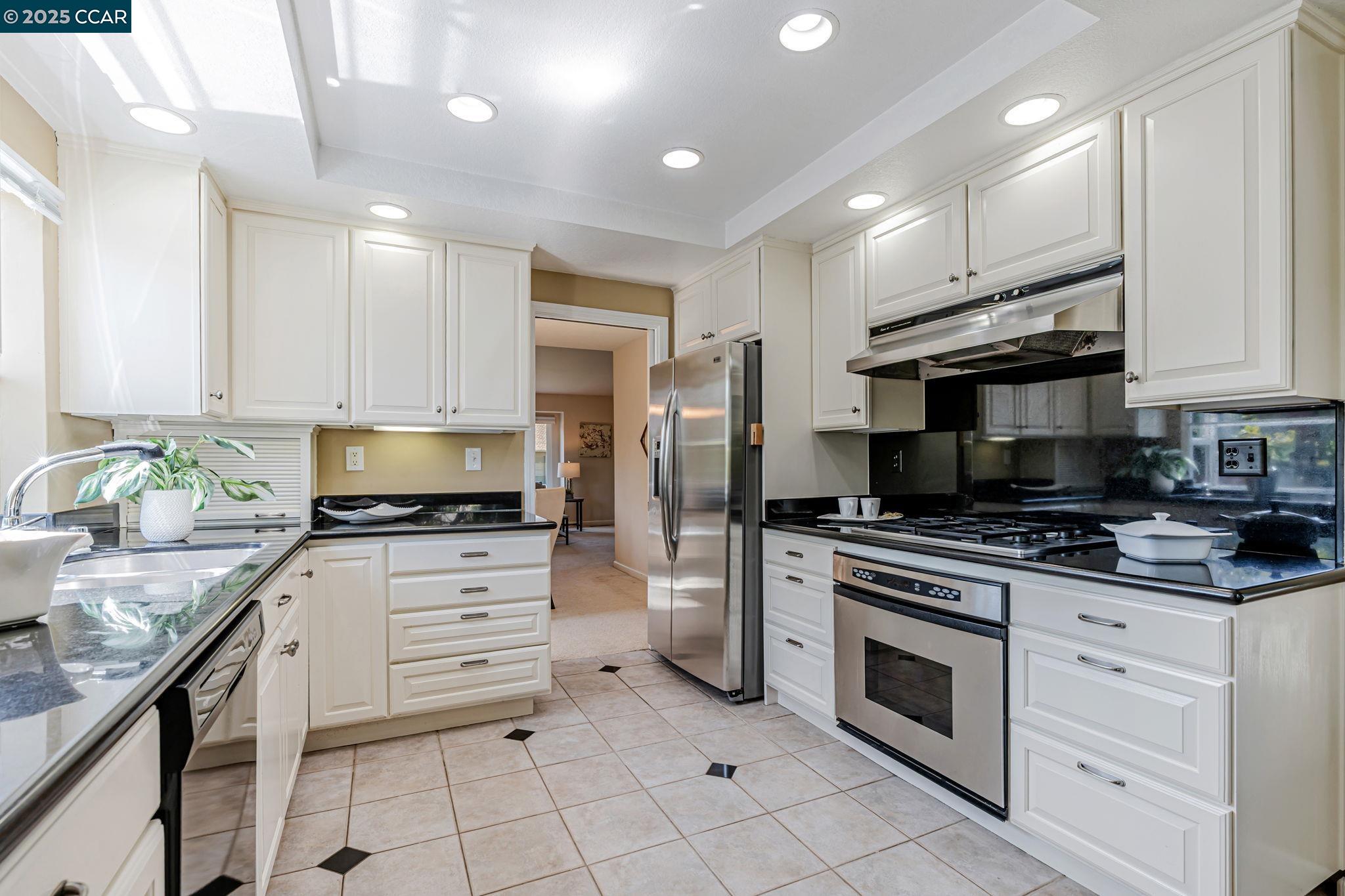 4095 Dunbarton Cir