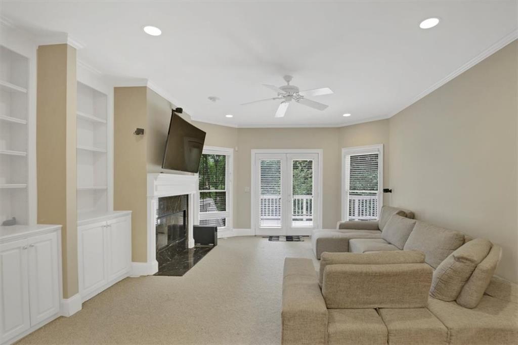 910 Renaissance Way