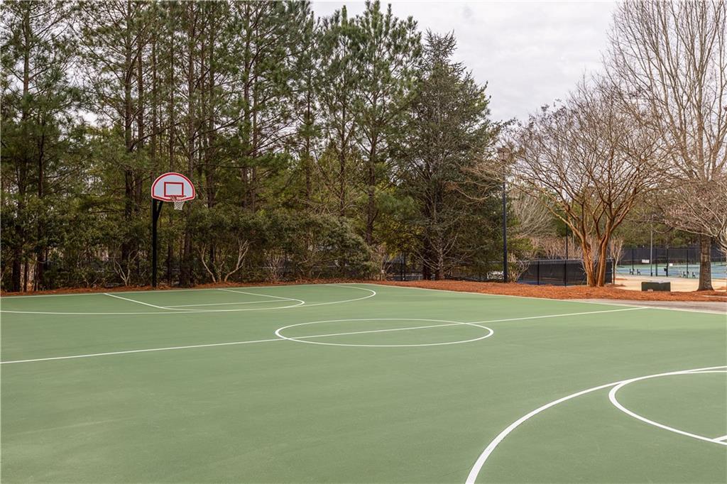 360 Lakeside Court